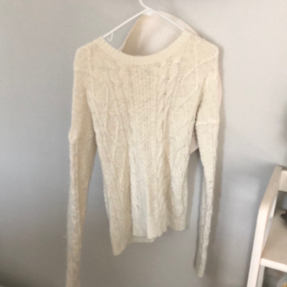 Abercrombie & Fitch cream soft sweater - m/l